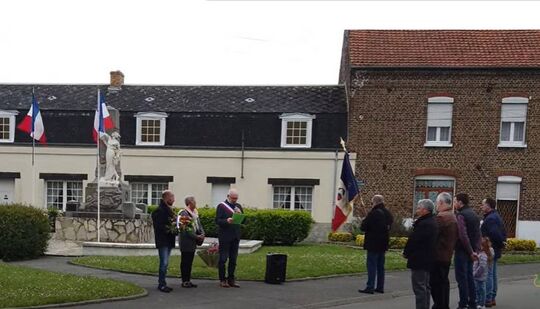 Discours de M. le Maire au monument aux morts