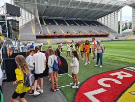 Visite du stade Bollaert en chantant : 
Oh lé lé, Oh la la, mais qu'est ce qui s'est passé, on les a chicoté