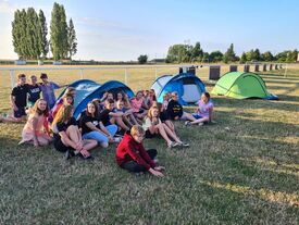 Camping au stade de football